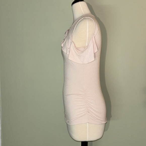 CANDIE’S light pink cold shoulder keyhole top with cinch sides in women’s XS - Picture 3 of 8